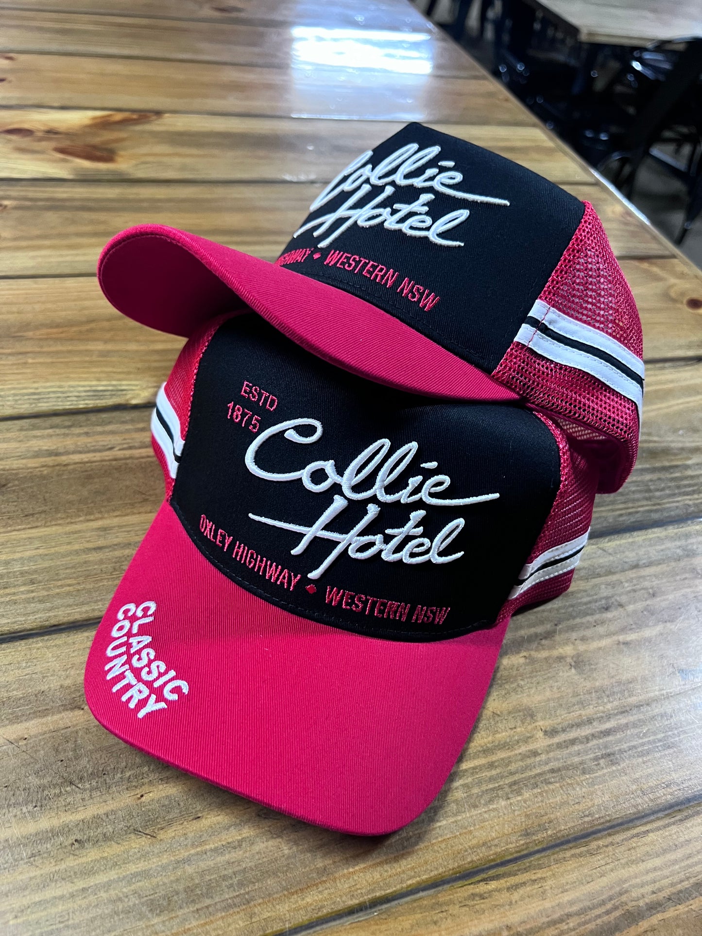Collie Hotel Classic Country Edition (Red)
